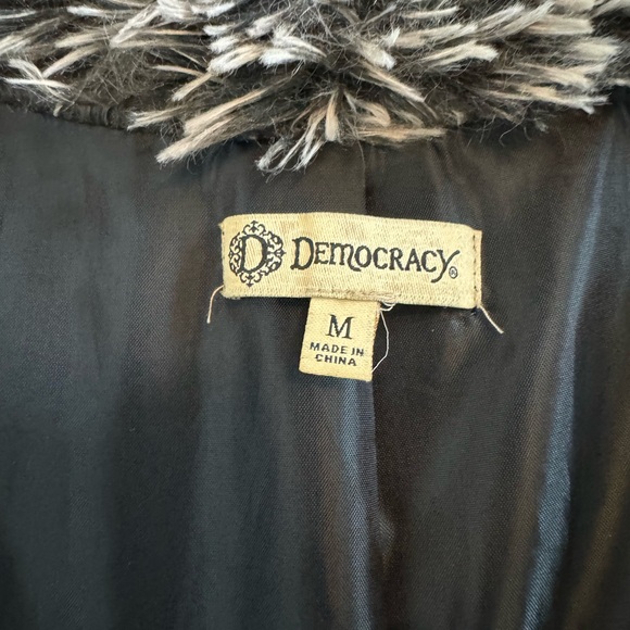 Democracy Faux Fur Vest - Picture 6 of 9